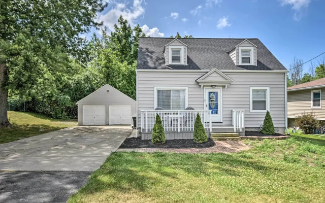 photo 4 of Orchard Park Home < 2 Mi to Highmark Stadium!