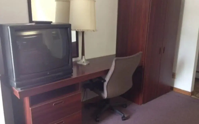 photo 2 of Orchard Park Inn
