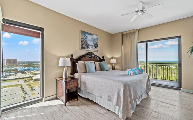 photo 5 of Rooftop Views of The Gulf! 1800 Square Foot Private Rooftop Terrace!