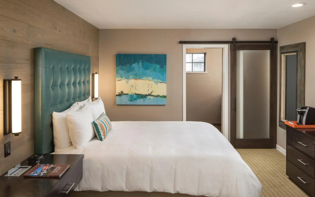 photo 3 of Wave Street Inn