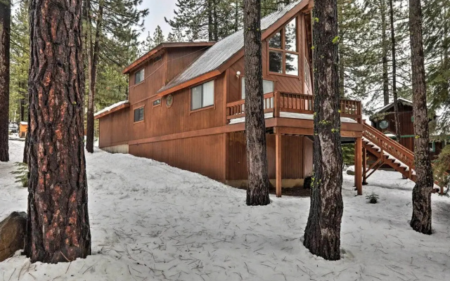 photo 5 of Truckee Winter Escape 6 Mi to Ski Slopes!