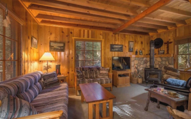 photo 3 of Owl's Peak by Avantstay Private Pine Tree Cabin Mins From The Water