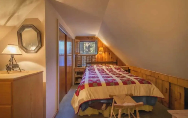 photo 4 of Owl's Peak by Avantstay Private Pine Tree Cabin Mins From The Water