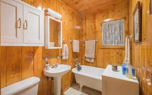 photo 5 of Owl's Peak by Avantstay Private Pine Tree Cabin Mins From The Water