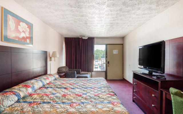 photo 5 of OYO Hotel Decatur I-20 East & Wesley Club Dr
