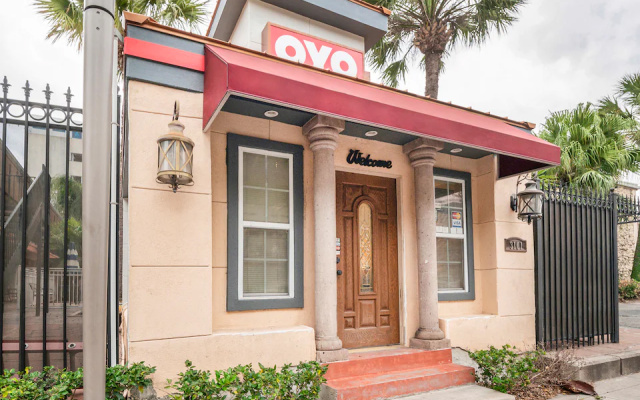 photo 2 of OYO Hotel & Apartments Houston Galleria