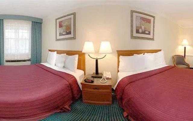 photo 2 of OYO Hotel Columbia SC I-20/I-26