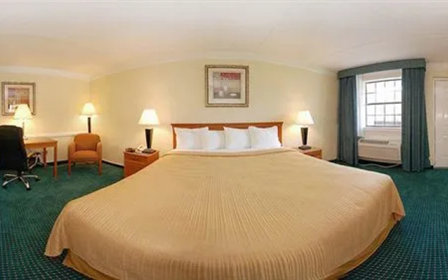 photo 3 of OYO Hotel Columbia SC I-20/I-26