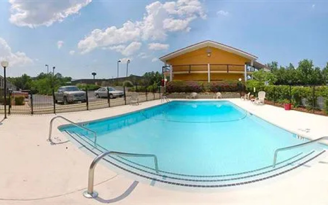 photo 4 of OYO Hotel Columbia SC I-20/I-26