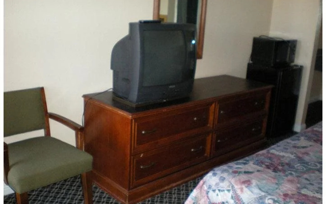 photo 2 of Heritage Inn & Suites