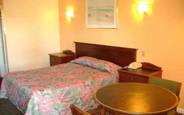 photo 4 of Heritage Inn & Suites