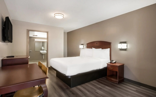 photo 4 of OYO Hotel Edison NJ Route 1
