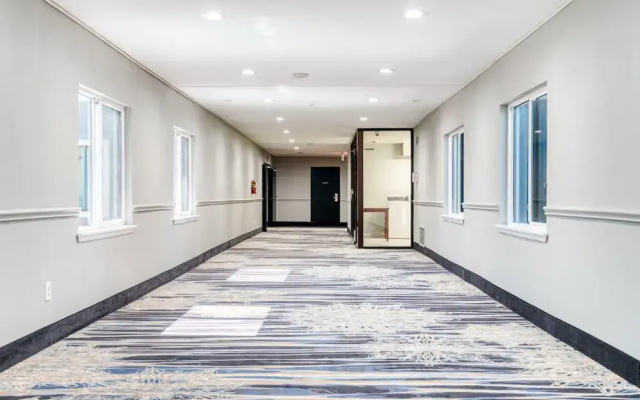 photo 2 of Oyo Townhouse Dallas Park Central Galleria