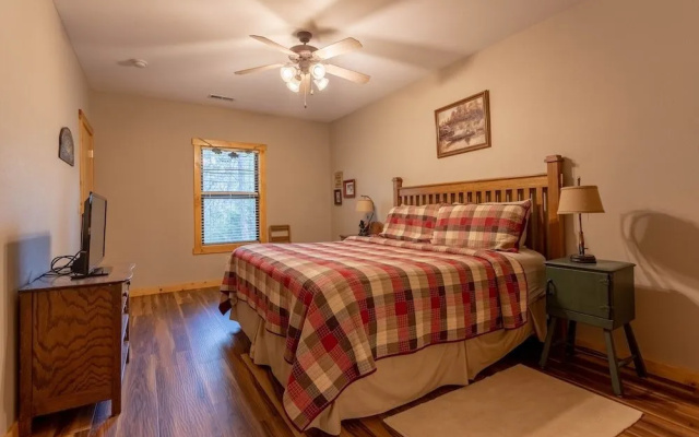photo 2 of Ozarks Oasis 4 Bedroom Cabin by RedAwning