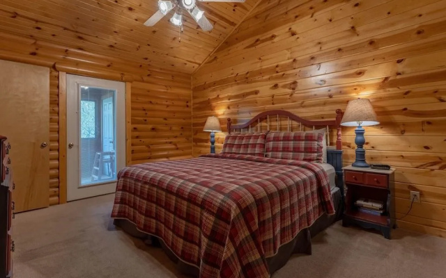photo 4 of Ozarks Oasis 4 Bedroom Cabin by RedAwning