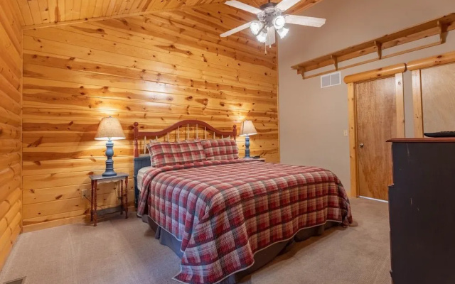 photo 5 of Ozarks Oasis 4 Bedroom Cabin by RedAwning