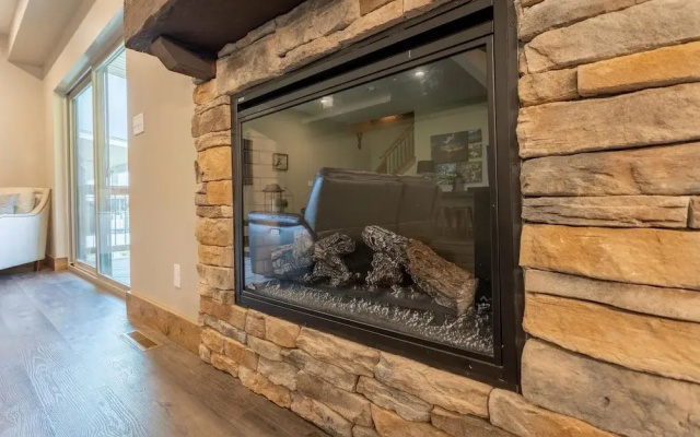 photo 5 of Ozarks Peak - Sleeps 25 7 Bedroom Home by Redawning