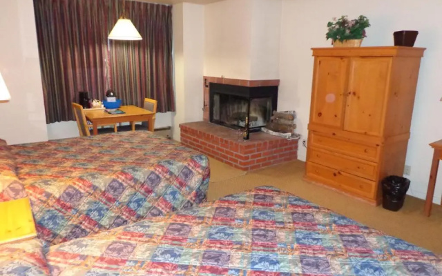 photo 3 of Pacific Gardens Inn