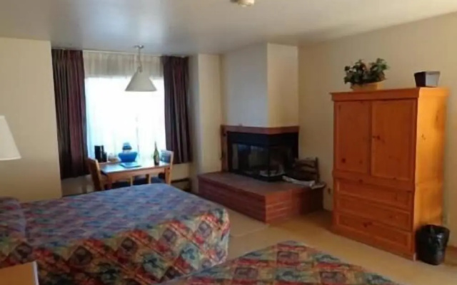 photo 4 of Pacific Gardens Inn