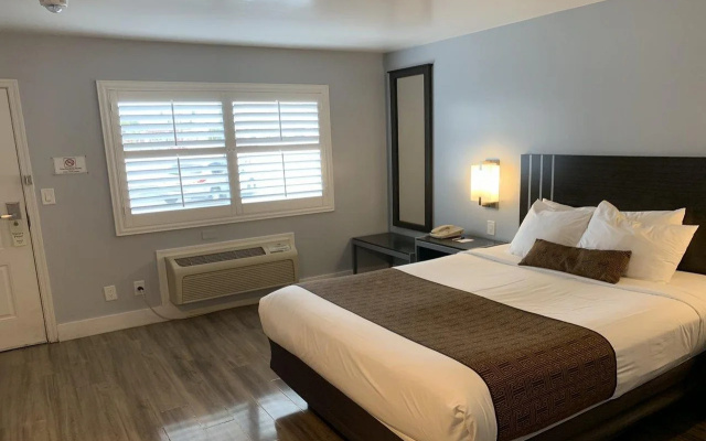 photo 2 of Pacific Inn