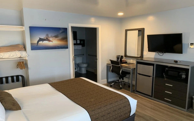 photo 4 of Pacific Inn