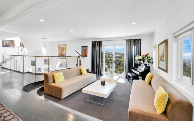 photo 5 of Pacific View by Avantstay Original Artist's Home