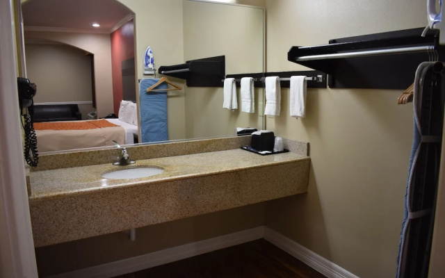 photo 4 of Platinum Inn Katy