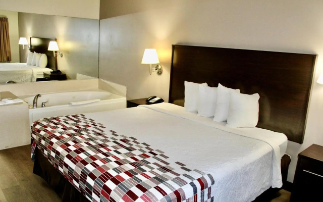 photo 5 of Red Roof Inn & Suites Lake Orion/ Auburn Hills