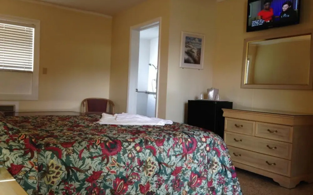 photo 4 of Palacio Inn Motel