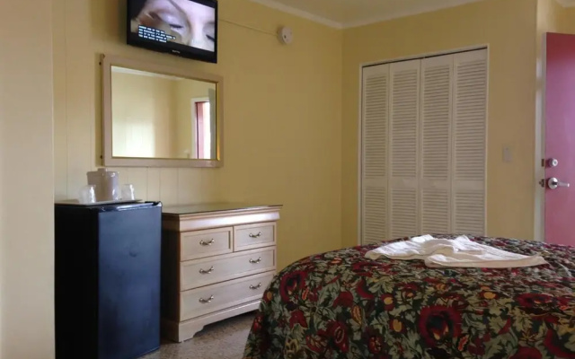 photo 5 of Palacio Inn Motel