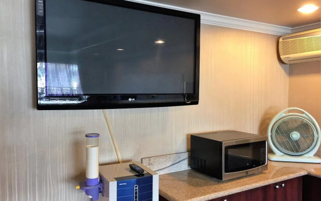 photo 3 of Hometel Suites