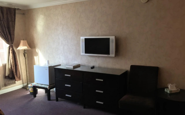 photo 4 of Hometel Suites