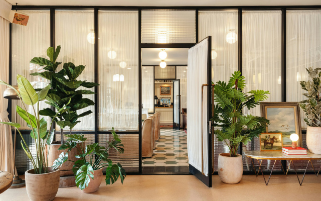 photo 2 of Palihotel Melrose