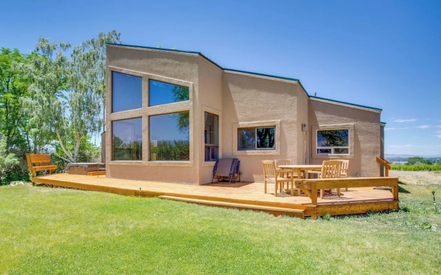 photo 2 of 'mesa View House' w/ Hot Tub: Walk to Winery!