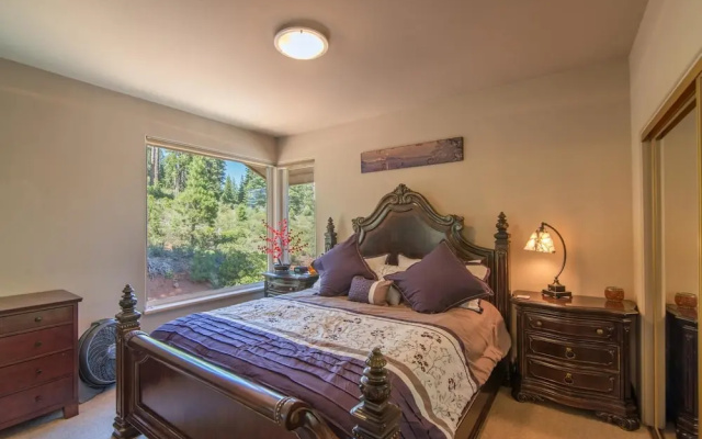 photo 2 of Palisades 4 Bedroom Holiday Home By Tahoe Truckee