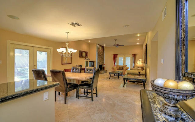 photo 3 of Palm - 4 Bedroom Home - Scottsdale