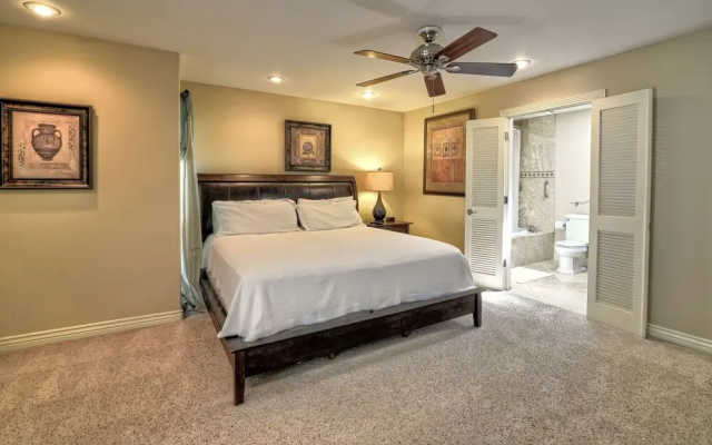 photo 5 of Palm - 4 Bedroom Home - Scottsdale
