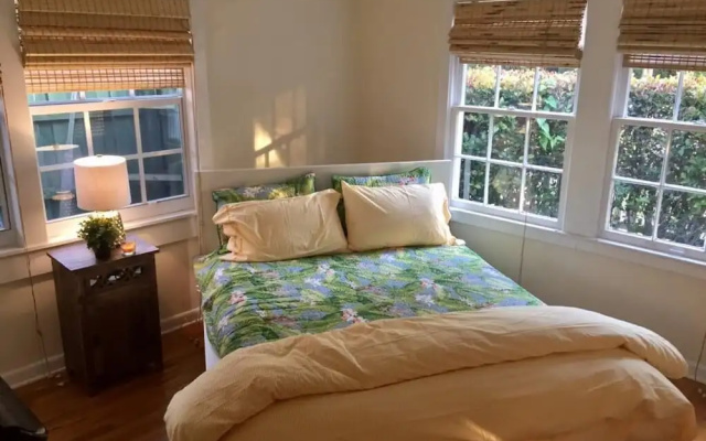 photo 2 of Palm Beach Oasis 3bd 3ba Private Pool Plus Parking