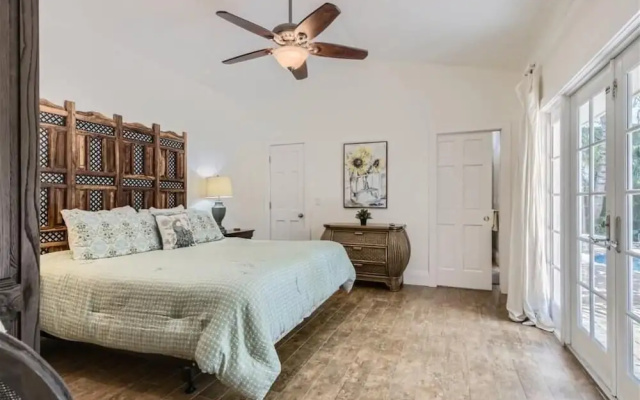 photo 5 of Palm Beach Oasis 3bd 3ba Private Pool Plus Parking