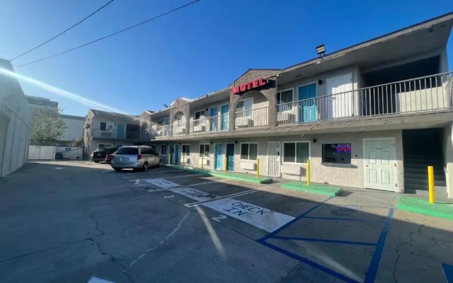 photo 2 of Arlo Motel