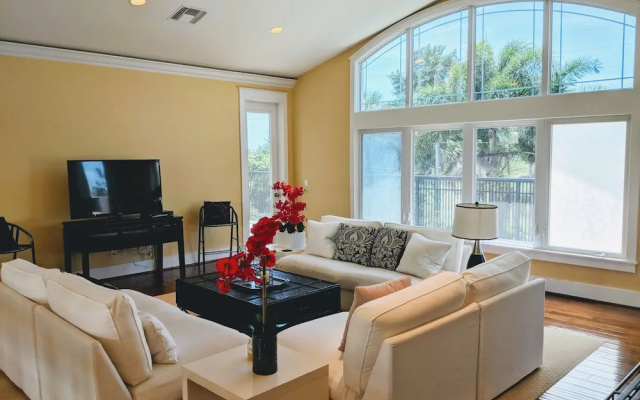photo 2 of Palm River Estate