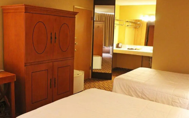 photo 2 of Palms Inn