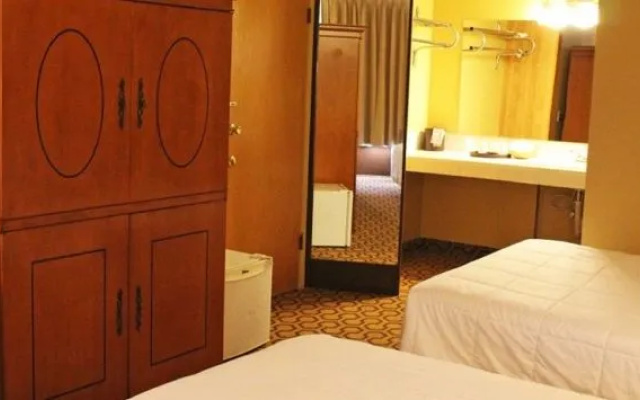 photo 3 of Palms Inn