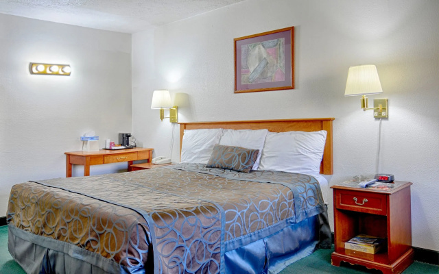 photo 3 of The Palms Motel