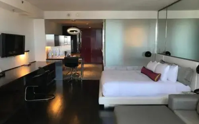 photo 3 of Palms Place - 27th Floor Strip View Studio