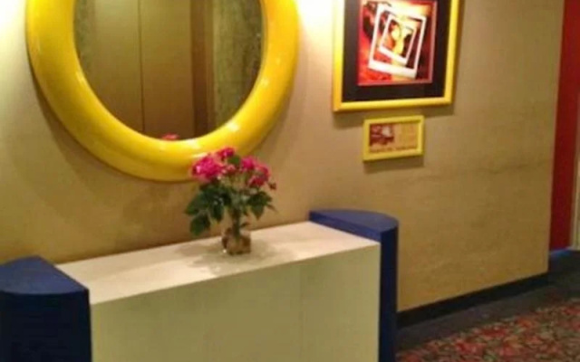 photo 2 of Palos Verdes Inn