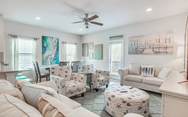 photo 2 of PCB Townhome w/ Deck & Pool Access: 3 Mi to Beach!