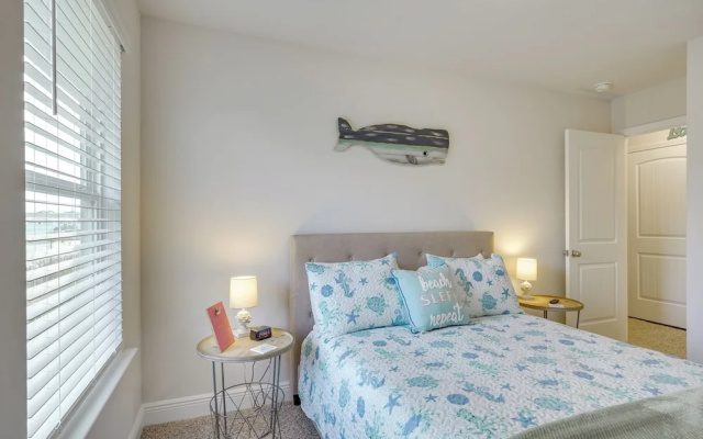photo 5 of PCB Townhome w/ Deck & Pool Access: 3 Mi to Beach!