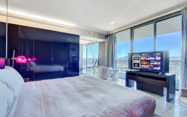 photo 2 of Panoramic Room on 36 floor