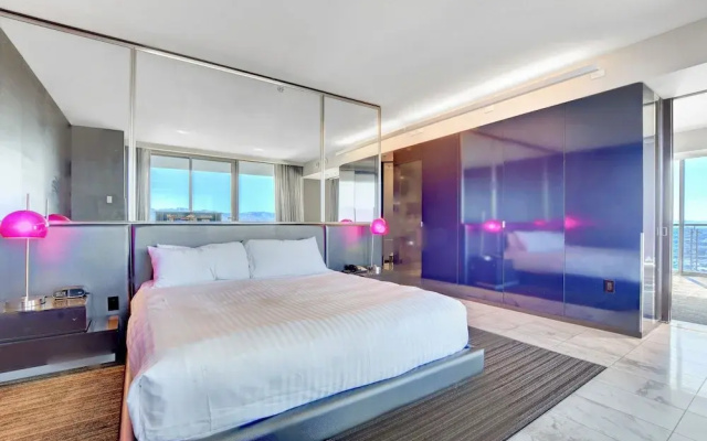 photo 4 of Panoramic Room on 36 floor